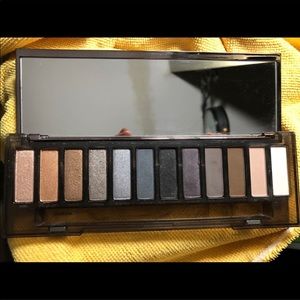Urban Decay Smoky Palette